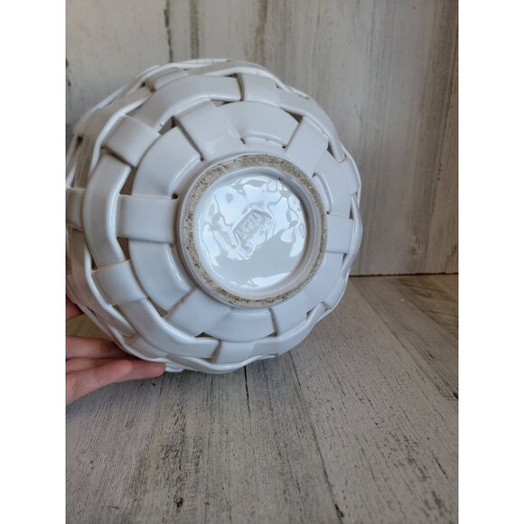 Vintage Italy white basket porcelain home decor xmas figure - Picture 8 of 8